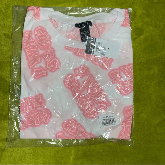 Rue21 logo T-shirt large. 💕 (3 for $30) - Picture 2 of 7